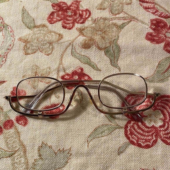 Vintage Stylish Gold Metal Frame Women's Makeup Magnifying Flip Down Glasses - Picture 5 of 8